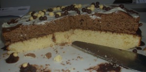 Torta de chocolate blanco y negro